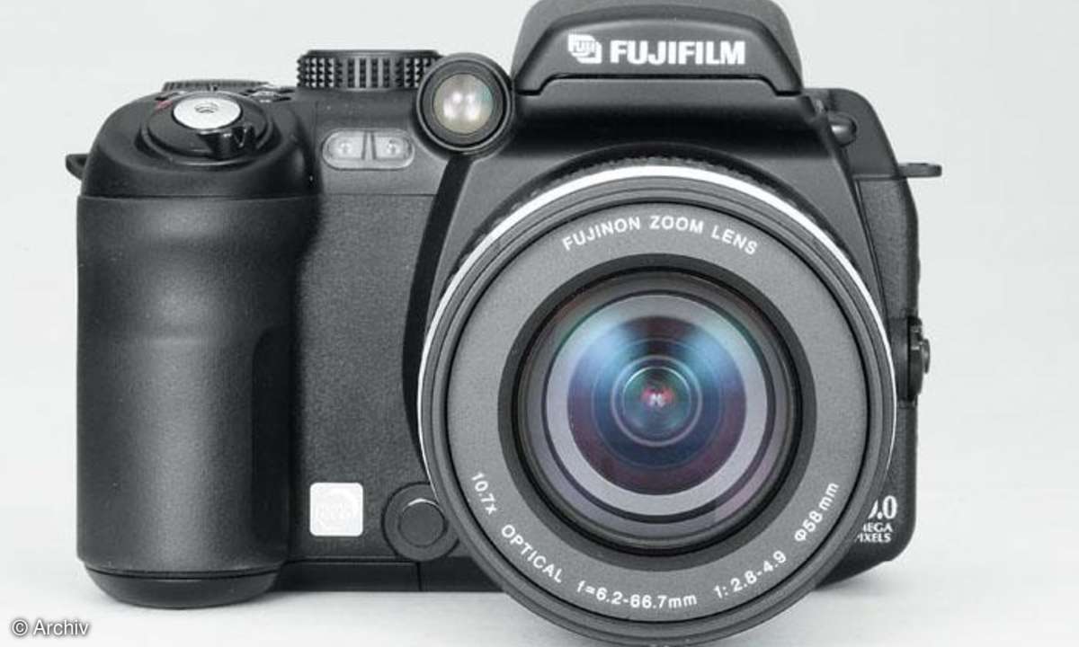 Fujifilm Finepix S9500 Vorderansicht