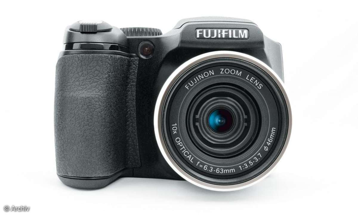 Fuji Finepix S5800  Vorderseite