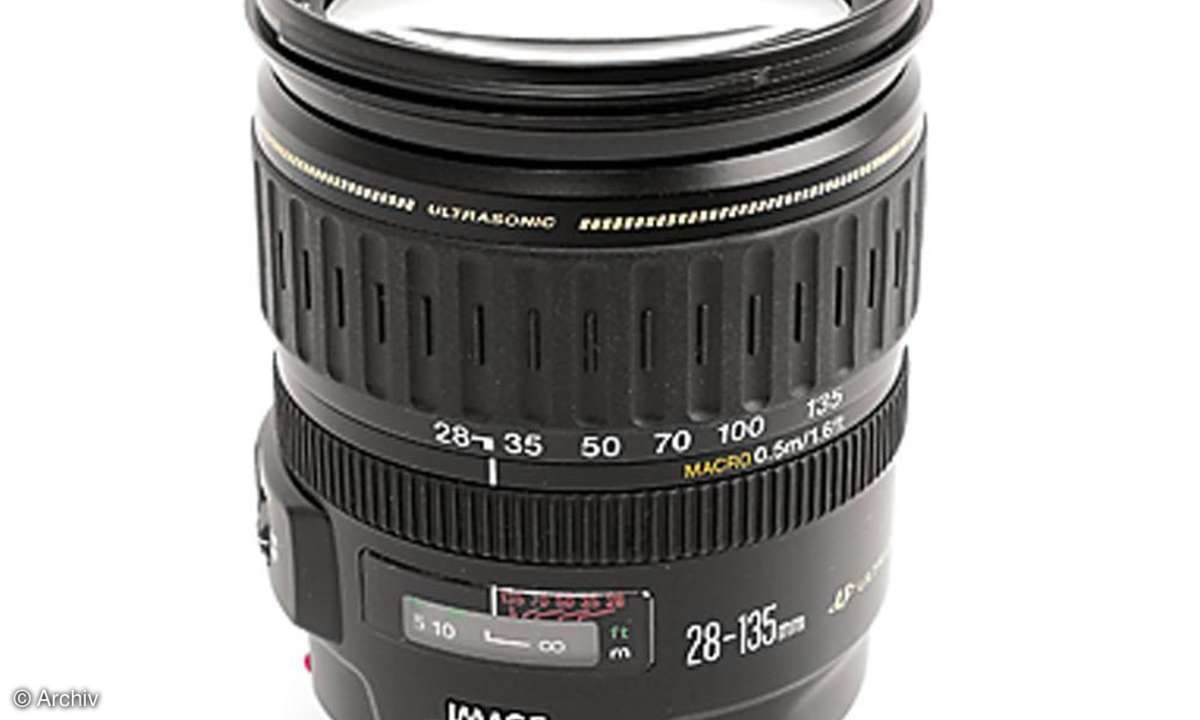 Canon 3,5-5,6/28-135 IS Seitenansicht
