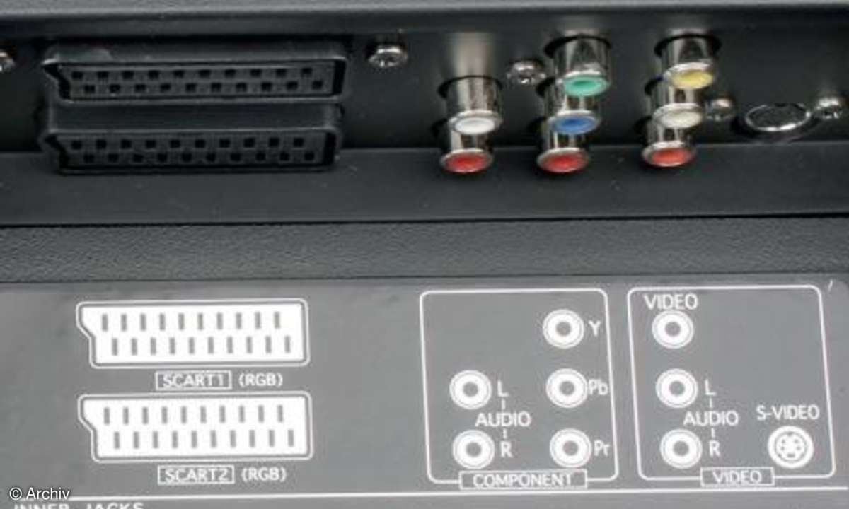 Anschlussfront des Funai LCD-A3206