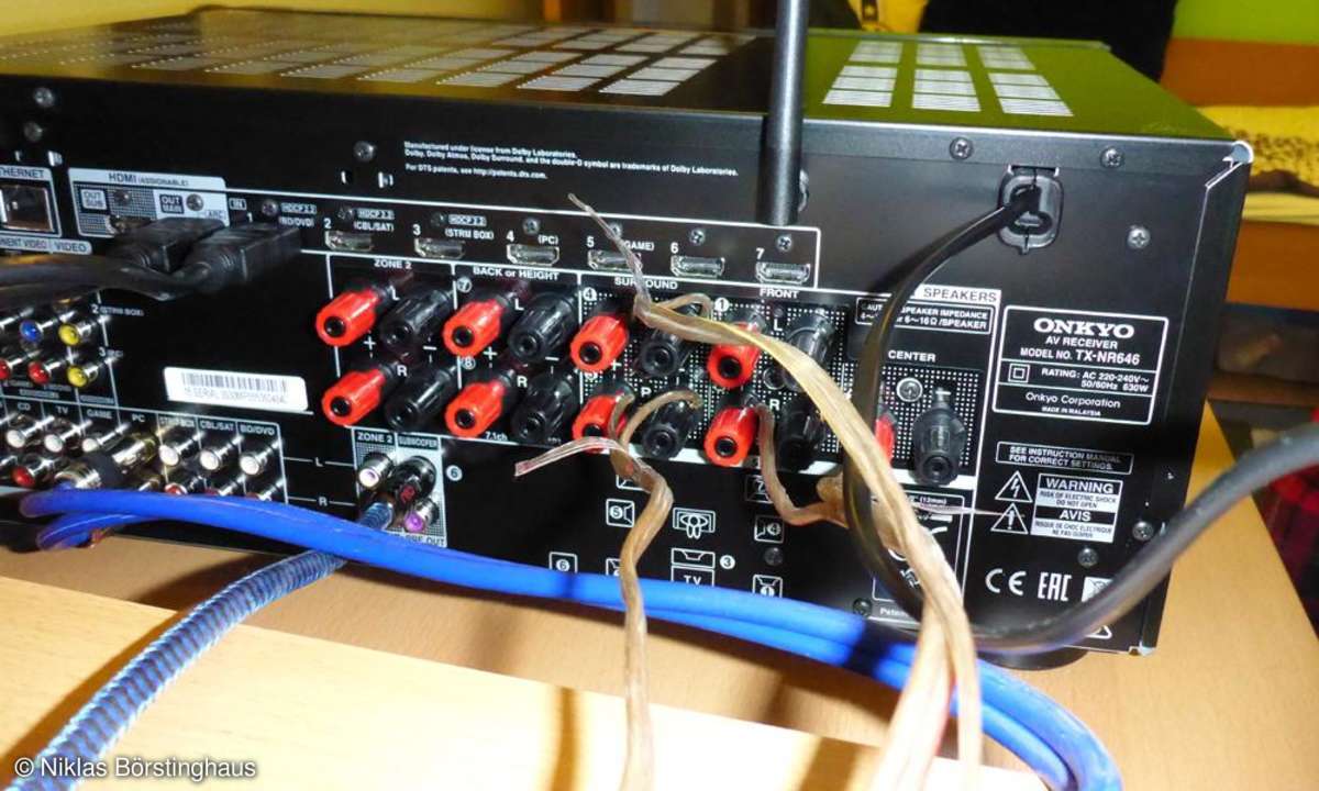 Der verkabelte Onkyo TX-NR646.