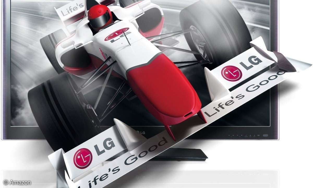 TV-Gerät, aus dem ein Rennwagen fährt, LG 32LW4500