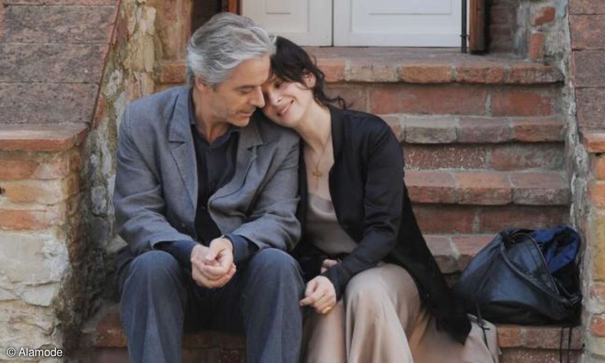 Gemeinsam erinnern sich die beiden Hauptfiguren (Juliette Binoche und William Shimell) an bessere Zeiten.