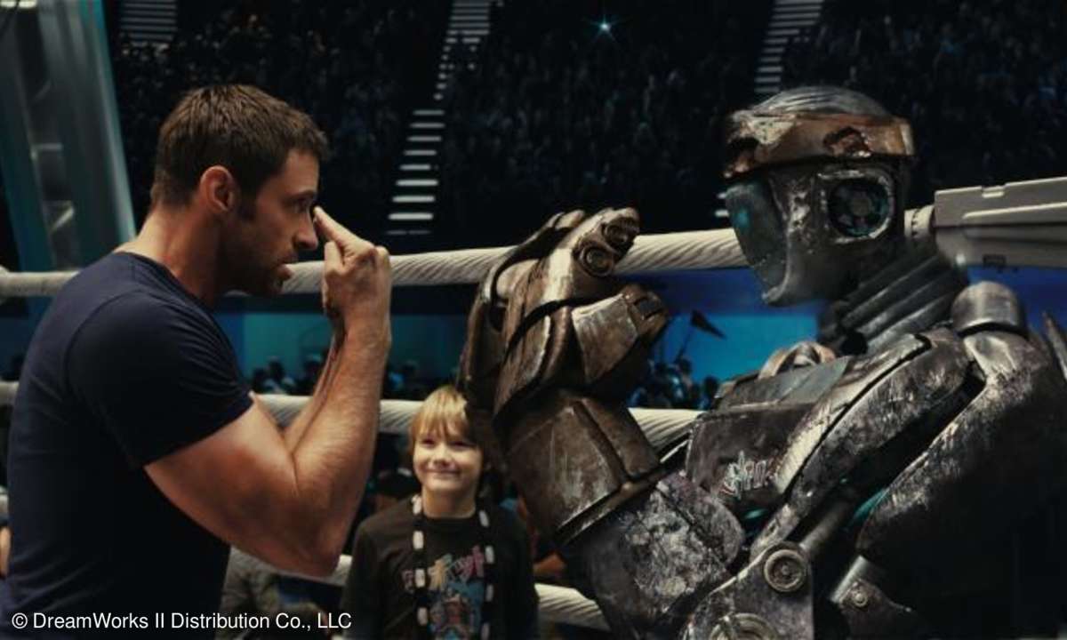 Zunächst war Hugh Jackman (hier mit Dakota Goyo, hinten) skeptisch, was das Drehbuch zu