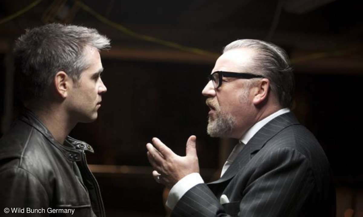 Gant (Ray Winstone) will Mitch (Colin Farrell, links) für krumme Dinge begeistern - mit wenig Erfolg.