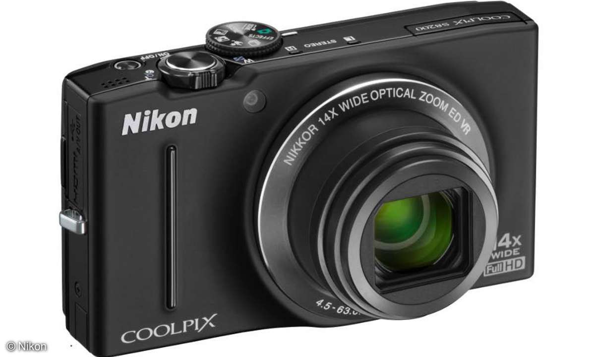 Nikon Coolpix S8200