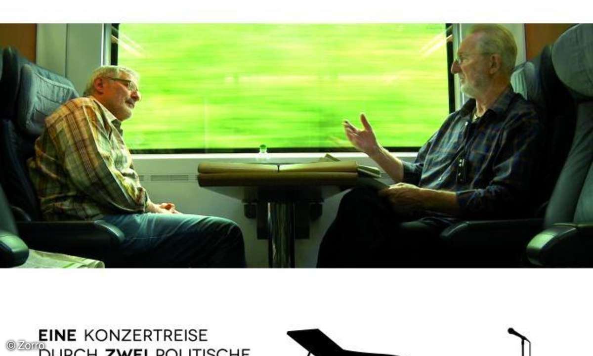 Konstantin Wecker und Hannes Wader wissen viel zu erzählen, über das Land, das sie seit Jahrzehnten singend beobachten. Diese Doku erzählt auch von ihnen selbst.