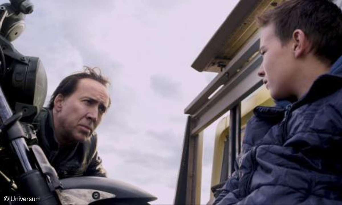 Johnny (Nicolas Cage, links) soll den kleinen Danny (Fergus Riordan) vor den Handlangern des Teufels beschützen.