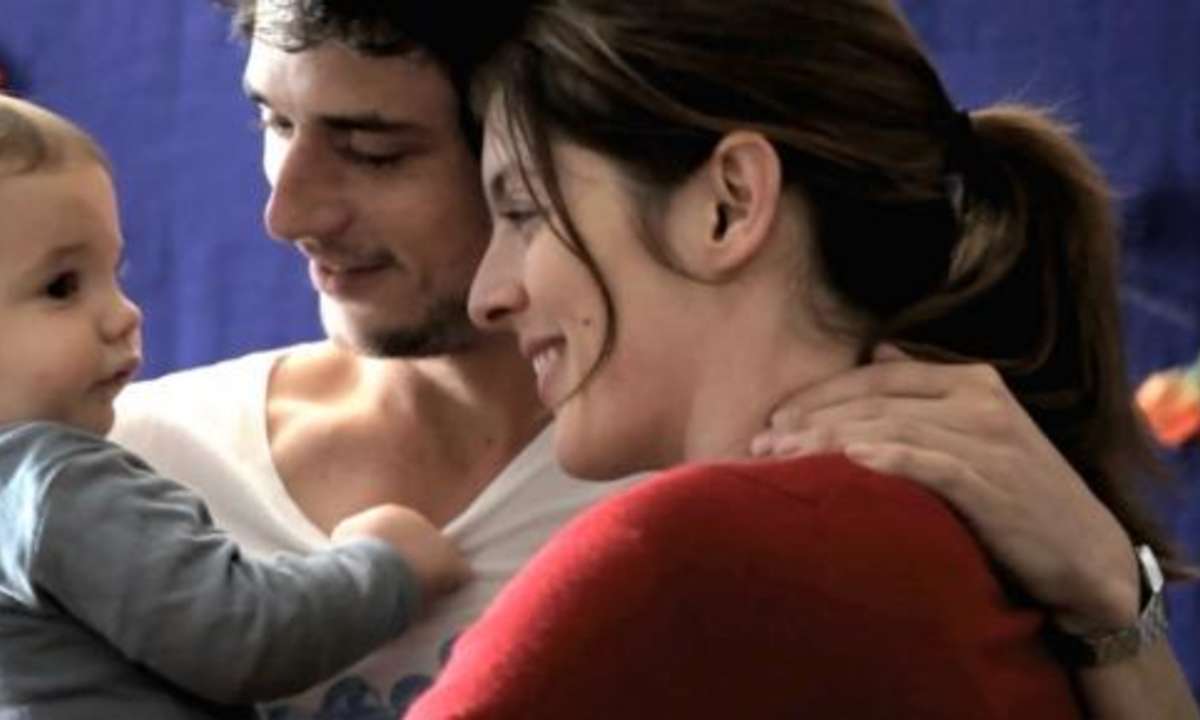 Mit Baby Adam scheint das Glück von Romeo (Jeremie Elkaim) und Juliette (Valerie Donzelli) perfekt.