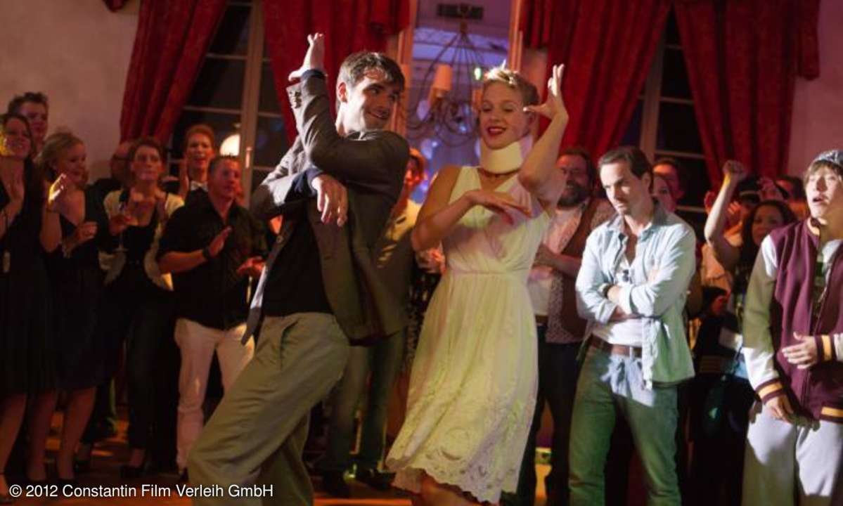 Pia (Lisa Bitter) und Sebastian (Marian Kindermann) hatten sich ihre Hochzeit weniger kompliziert vorgestellt.