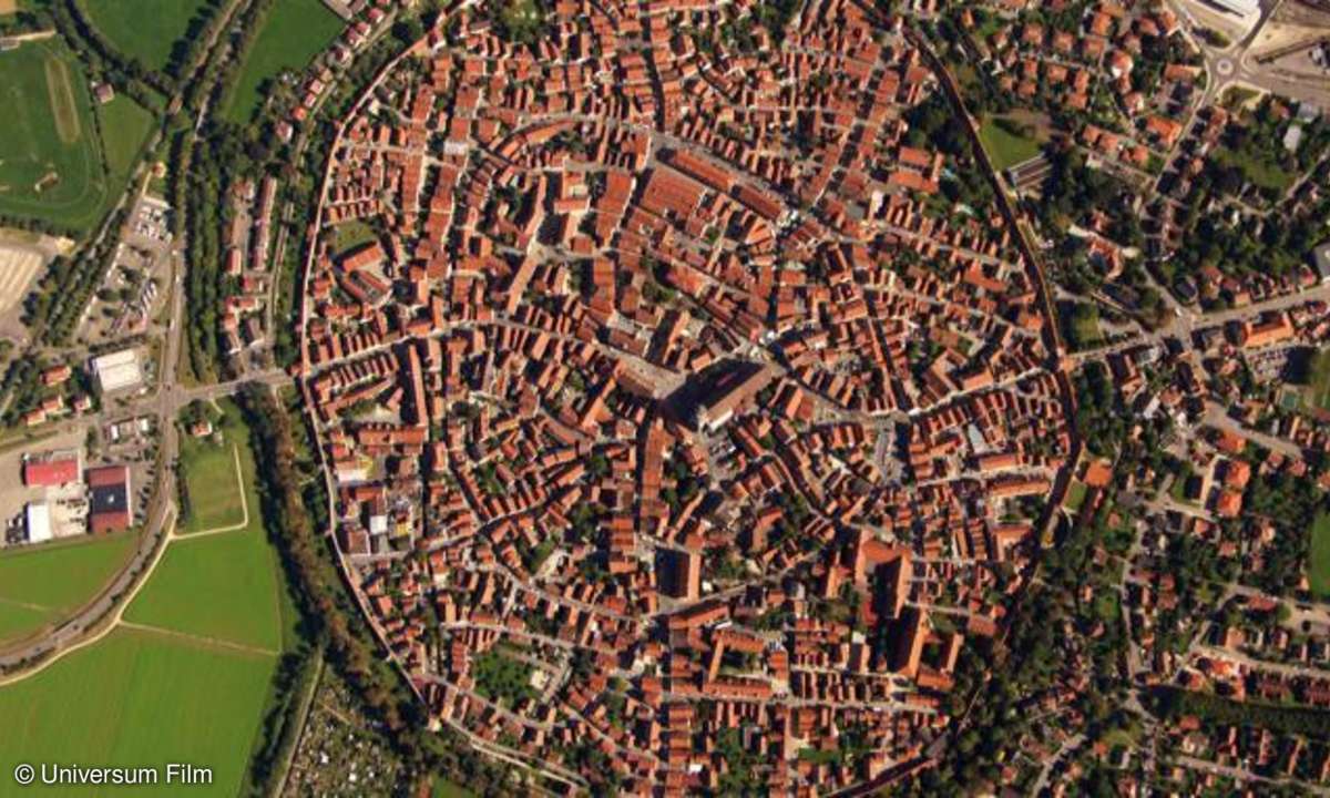 Rückblick ins Mittelalter: Das Städtchen Nördlingen ist noch heute von einer Mauer umgeben.