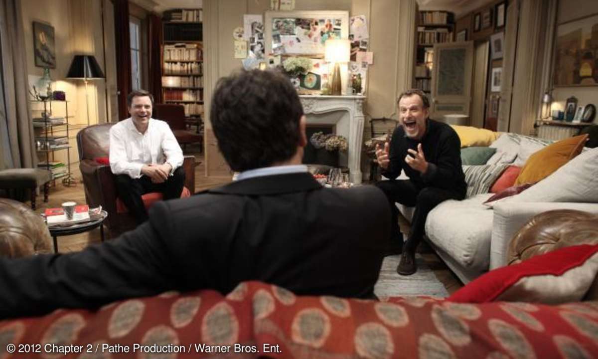 Claude (Guillaume de Tonquedec, links) und Pierre (Charles Berling, rechts) raten um die Wette, wie der Sohn ihres guten Freundes wohl heißen wird.