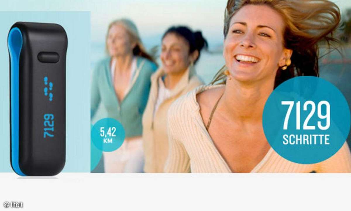 3 Frauen mit Fitbit-Aktivitätstracker