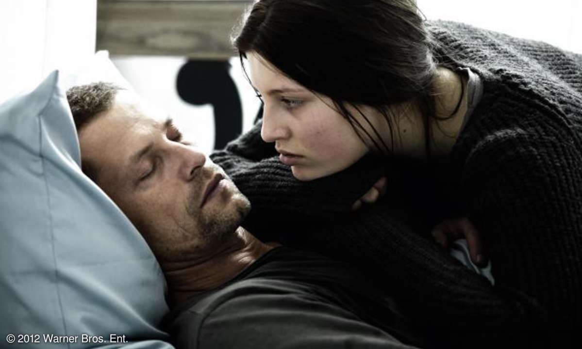 Nina (Luna Schweiger) fasst nur langsam Vertrauen zu Max (Til Schweiger).