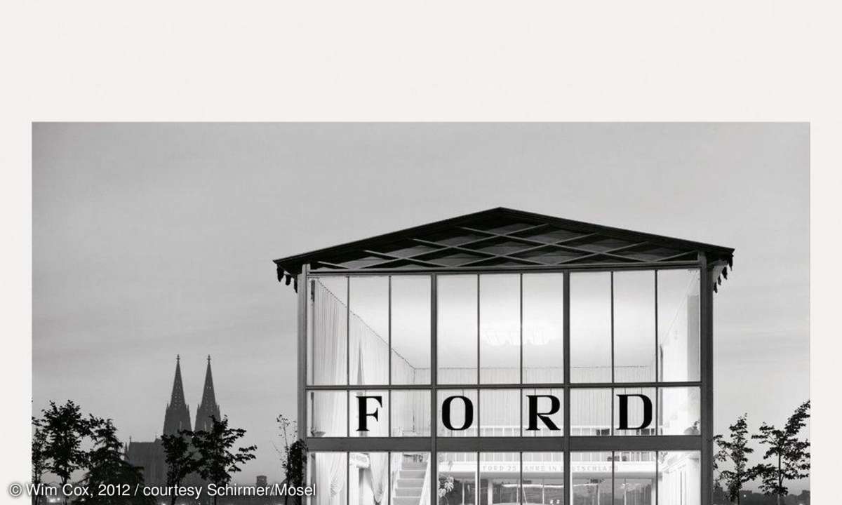 Cover mit Ford Pavillon, Messegelände Köln, 1950
