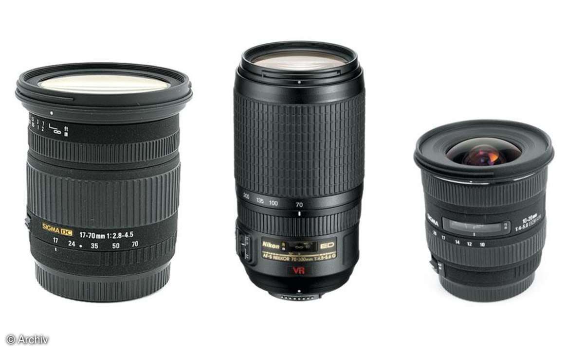 Sigma 2,8-4,5/17-70 mm DC Asph. IF Macro/ Nikon SB-400/ Nikon AF-S Nikkor 4,5-5,6/70-300 mm VR G IF-ED/ Sigma EX 4-5,6/10-20 mm DC HSM IF Vorderseite