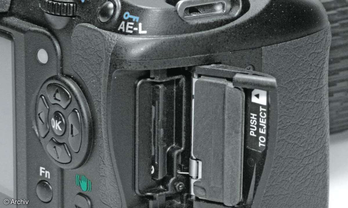 Pentax K200D Batteriefachverriegelung/ Gummidichtung