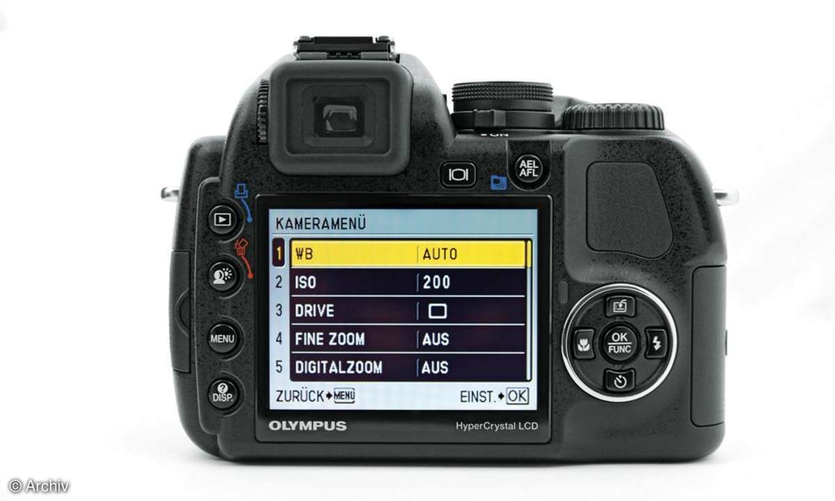 Olympus SP 570UZ Rückseite/ Display