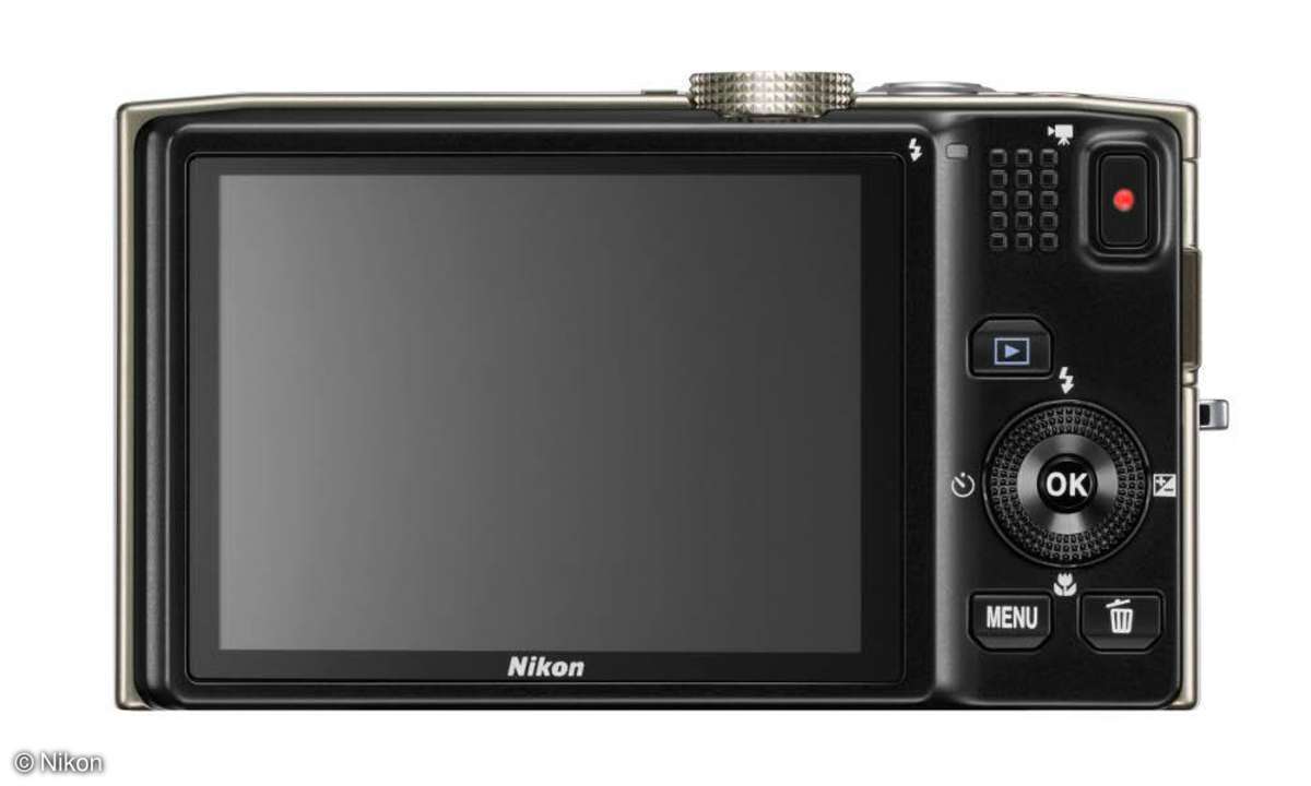 Nikon Coolpix S8200