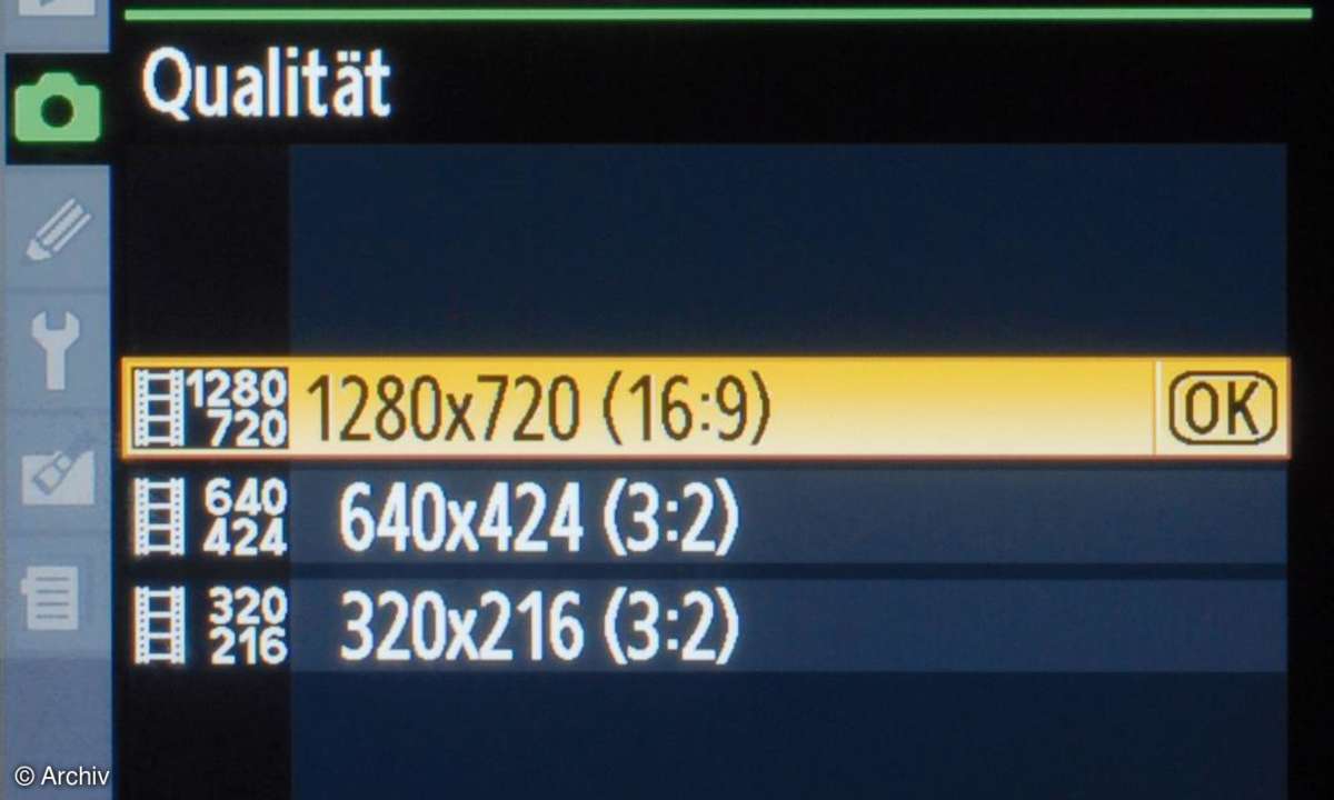 Die D90 ermöglicht Videos in drei Formaten; bei HD-Qualität ist die Aufnahmezeit auf 5 min, die maximale  Dateigröße auf 2 GB beschränkt.