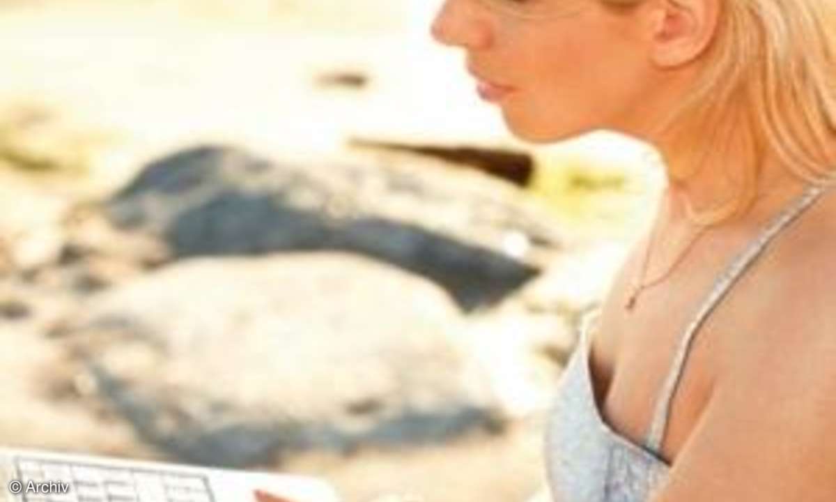 Frau mit Notebook
