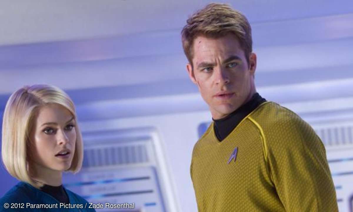 Mit der neuen Wissenschaftlerin Carol (Alice Eve) an Bord, kann sich Kirk (Chris Pine) nicht immer auf seine Aufgaben als Captain konzentrieren.