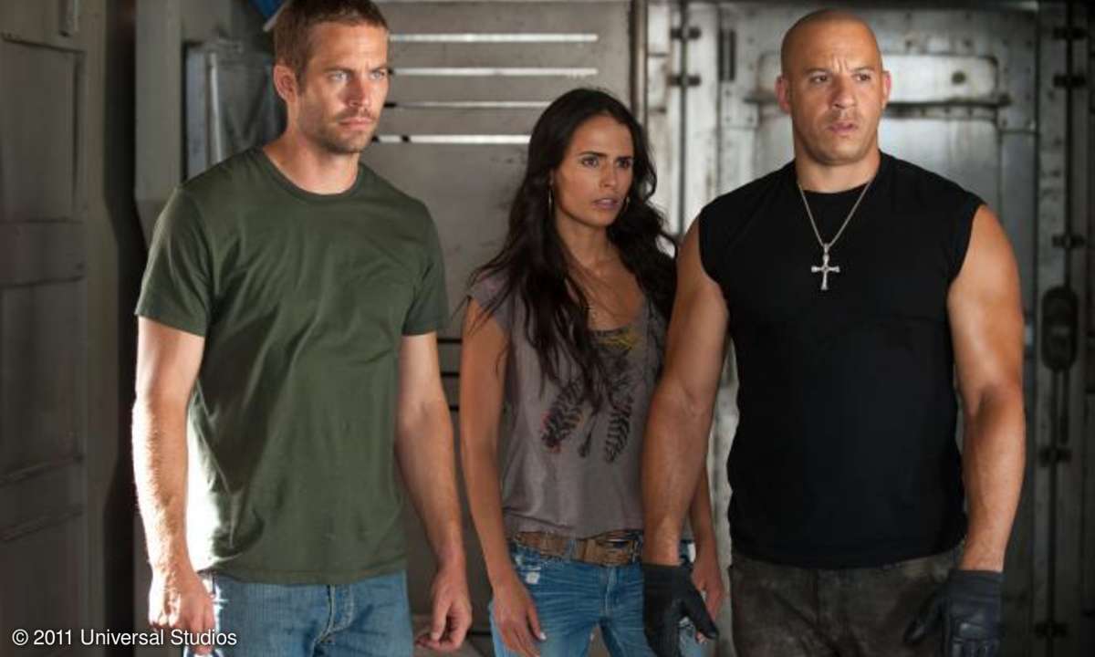 Familiengefühle: Mia (Jordana Brewster) verrät ihrem Bruder Dom (Vin Diesel, rechts), dass sie ein Kind von Brian (Paul O'Conner) bekommen wird.