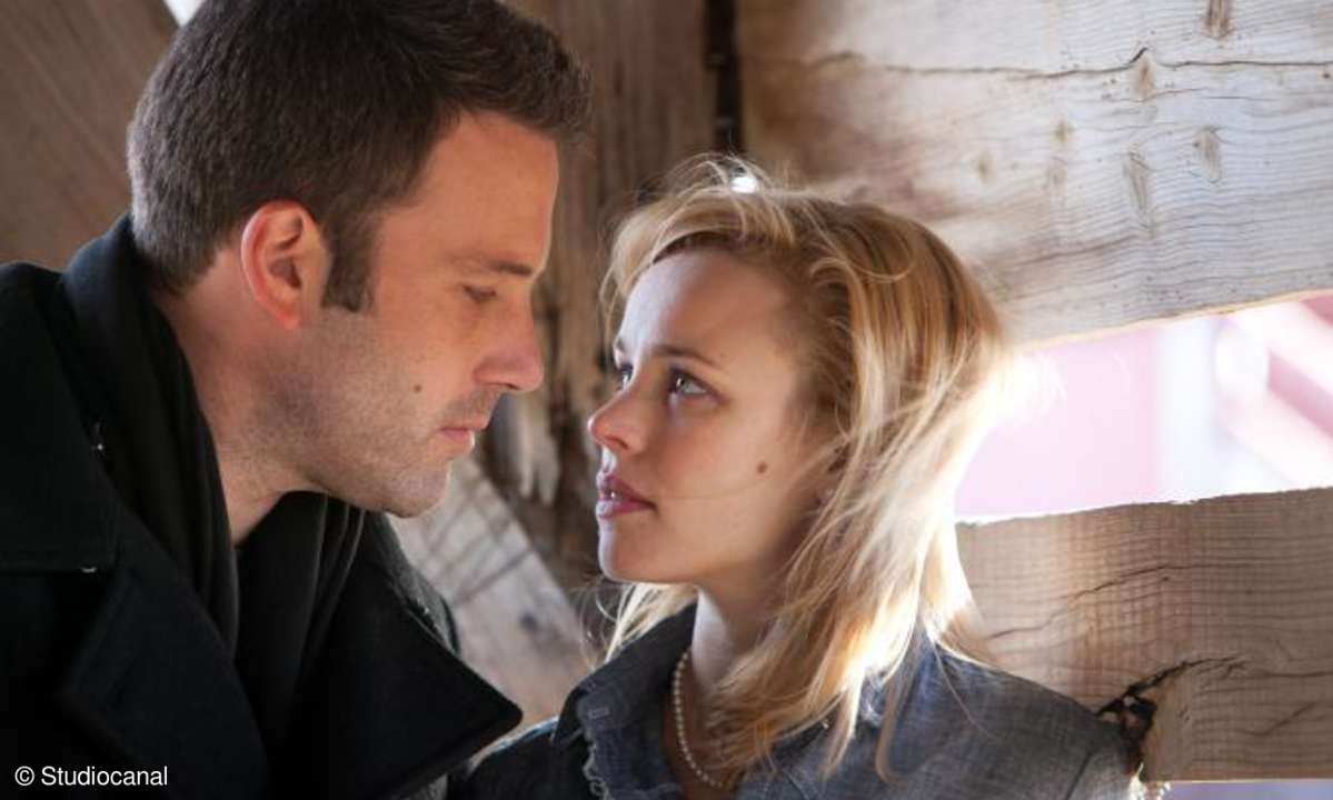 Neil (Ben Affleck) und Jane (Rachel McAdams) kennen sich schon ewig. Es fällt leicht, sich ineinander zu verlieben.