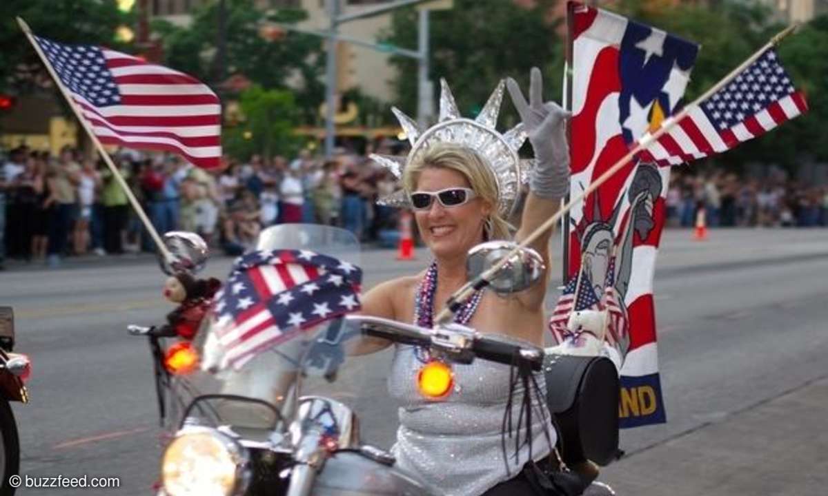 Frau, Independence Day