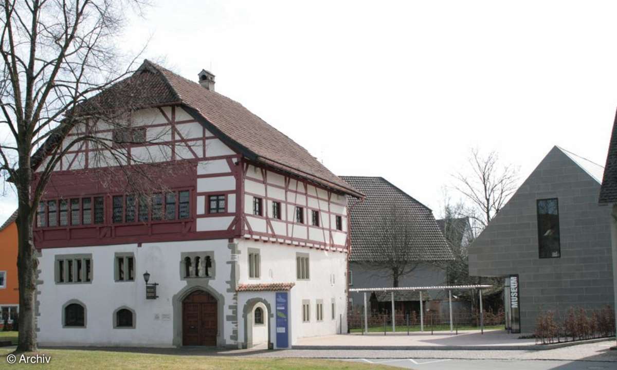 Urheberrechtlich geschützte Motive/ Neues und altes Gebäude
