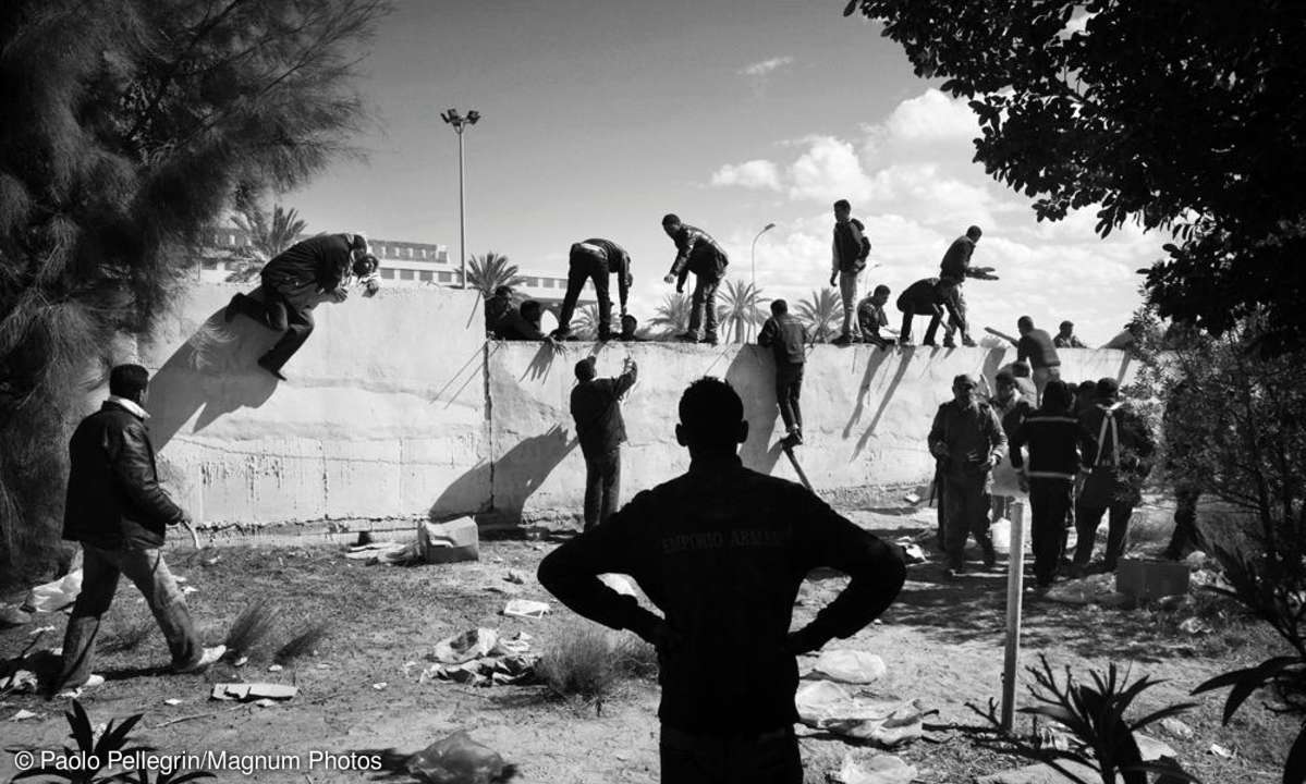 Flüchtende Ausländer an der libysch-tunesischen Grenze bei Ras Jedir 2011