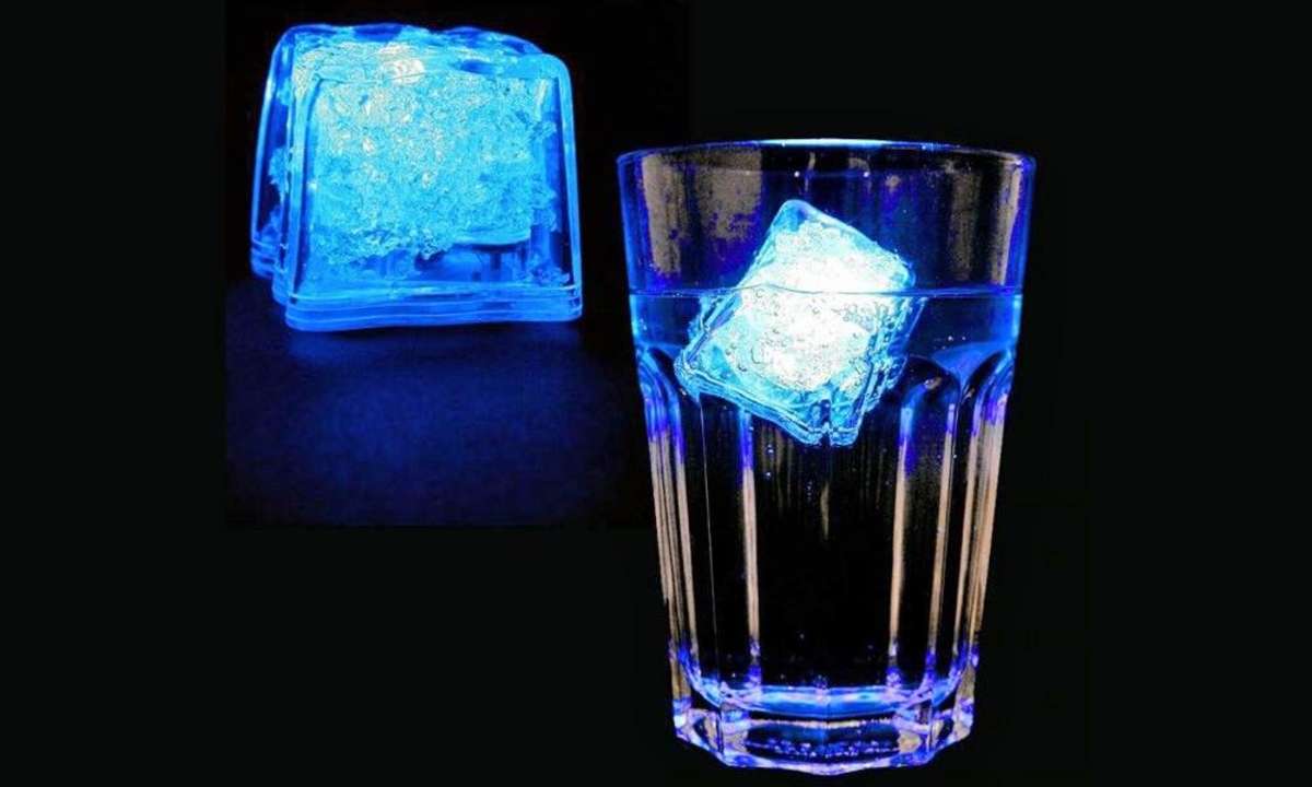 Monsterzeug, Weihnachtsgeschenk, leuchtender Eiswürfel