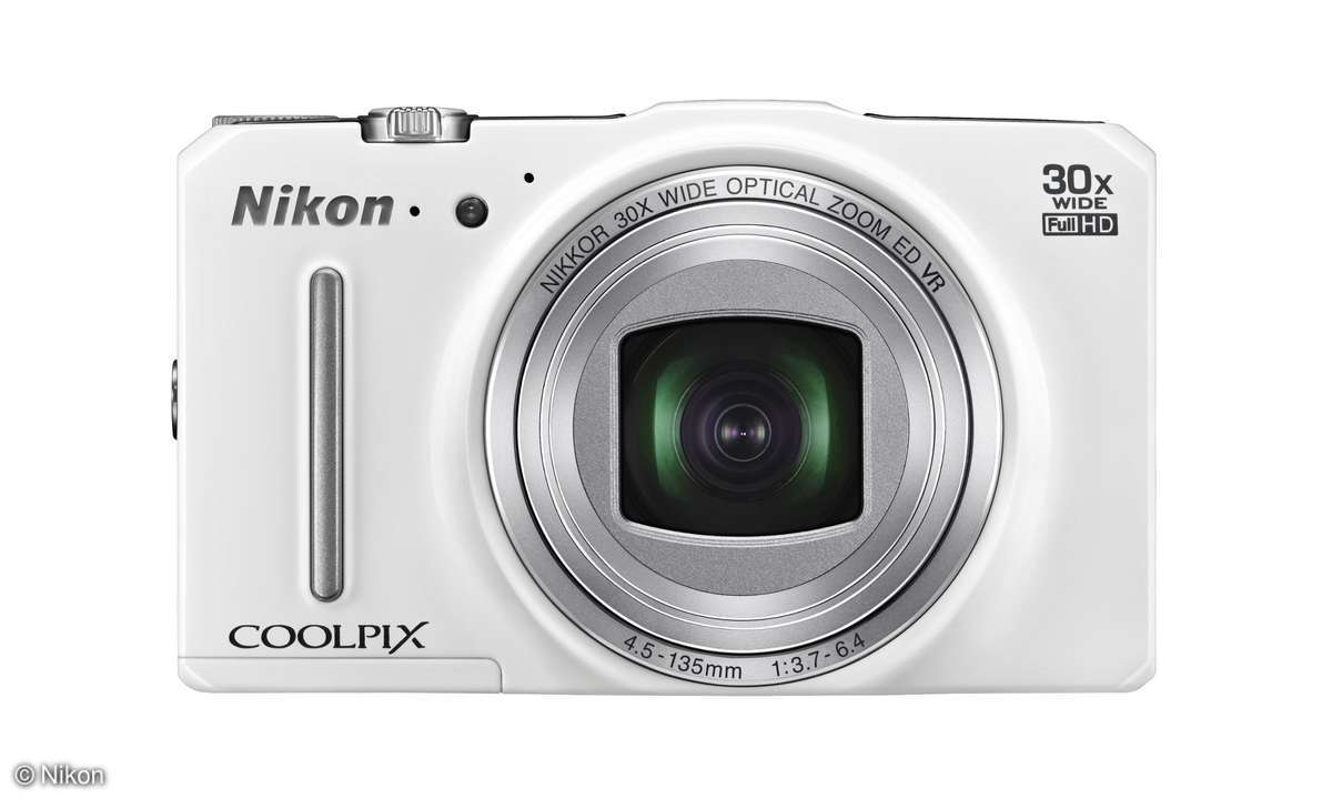 Nikon Coolpix S9700